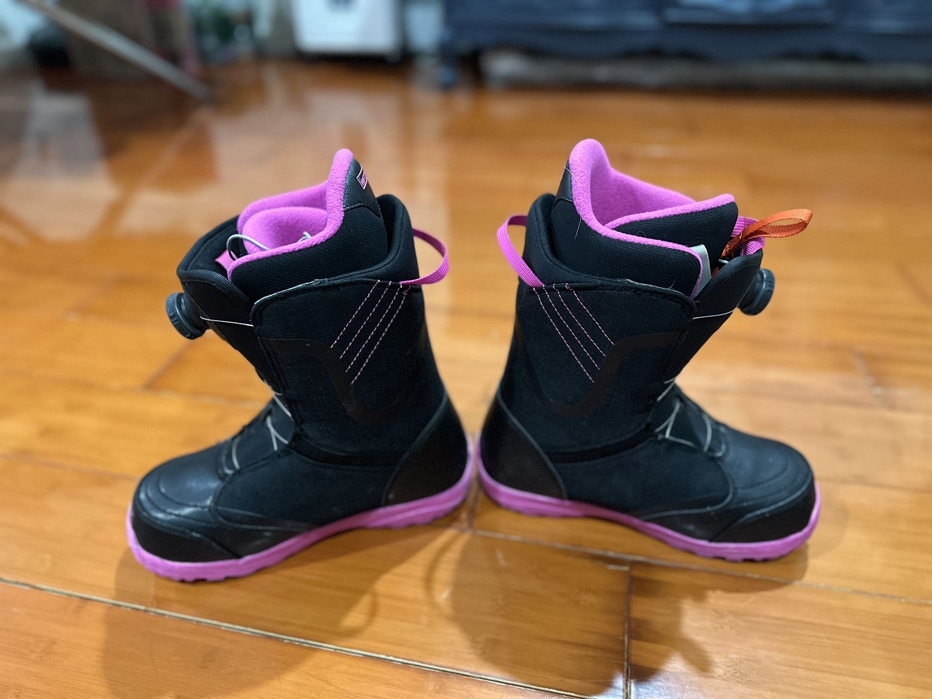 Burton Woman Boa Size 7