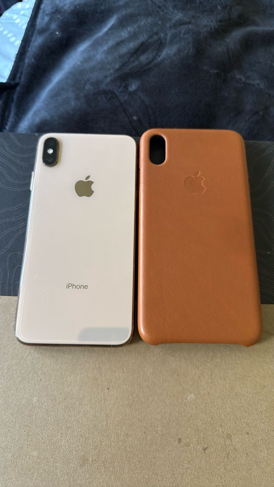 iPhone Xs Max 64 GBs Unlocked