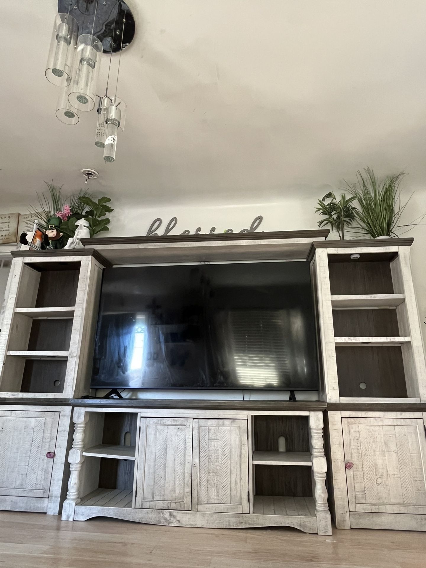 Entertainment Center Hutch