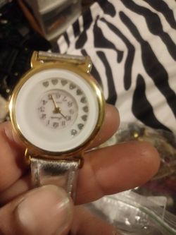 womans leather Bunde watch $5
