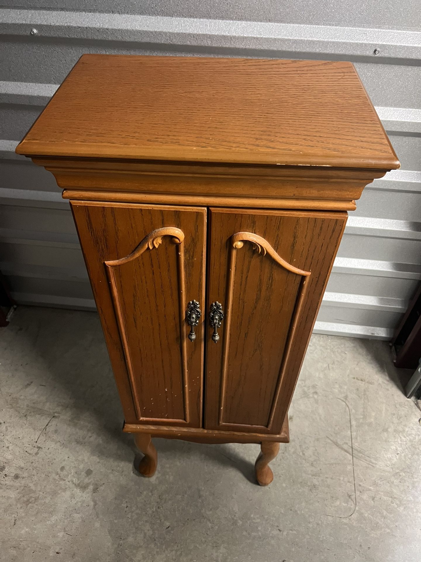 Jewelry Cabinet In Great Condition For Sale