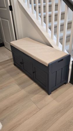 Entryway bench