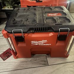Milwaukee PACKOUT 22 in. Rolling Modular Tool Box Low Profile Handle ( read description) 