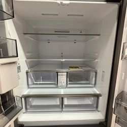 April Blowout Sale 🚨 Samsung Bespoke French Door Refrigerator in White Glass 🚨