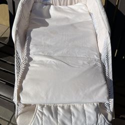 Baby Change Dapper Bed Clean And Looks Good 