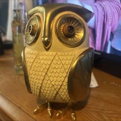 Vintage Midnight Owl  AM Transistor Radio Made in Japan 1960s