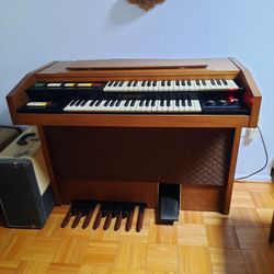 1(contact info removed)Vintage Hammond VS-300 Spinet Organ
