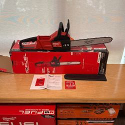 Milwaukee M18 FUEL 16 in. 18V Lithium-Ion Brushless Battery Chainsaw (Tool-Only)