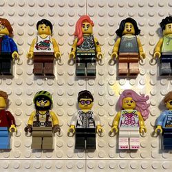LEGO 12 Minifigures