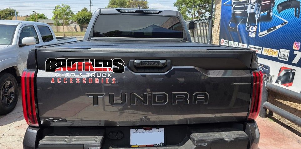 Tonneau Cover Flush Hard Bed Cover Tri-Fold Matte Finish Bakflip MX4 TS Tapaderas Al Raz