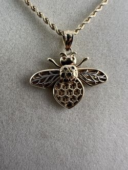 14k Yeilow Gold - two tone bumble bee pendant