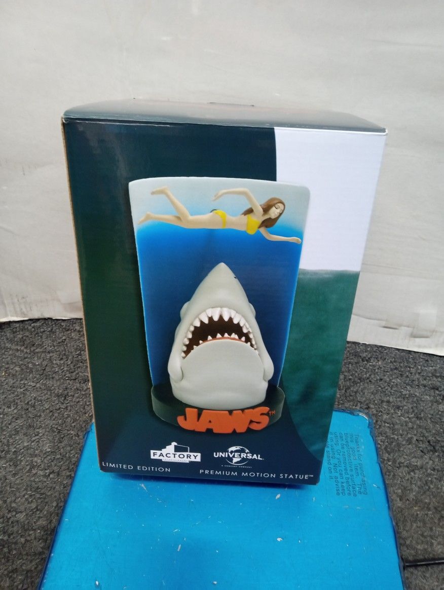 Jaws Swimmer Poster Premium Motion Statue