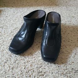 Woman Shoe Size 7 M.   New