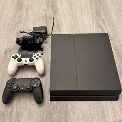 PS4 500GB, 2 controllers, Charging dock