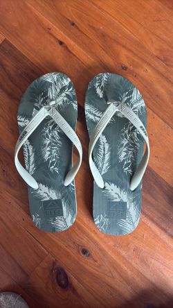 New Reef sandals for men size 12
