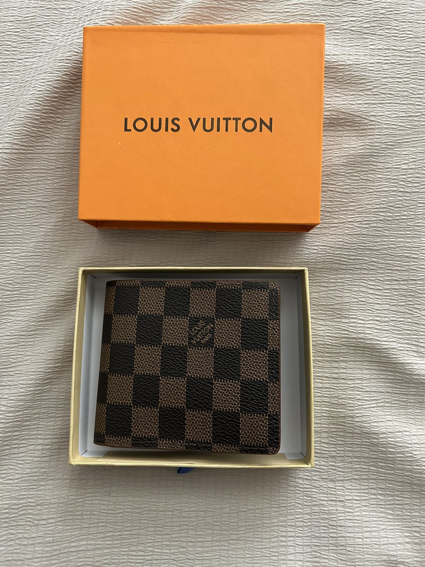 L V Wallet
