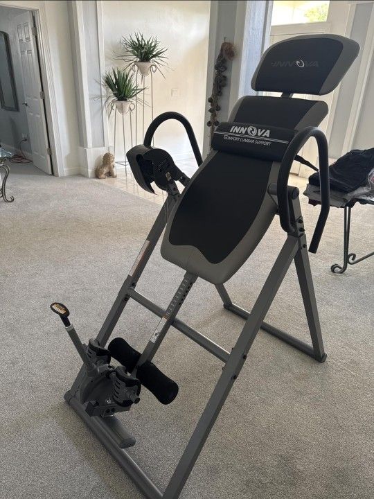 INNOVA INVERSION TABLE WITH ADJUSTABLE HEADREST