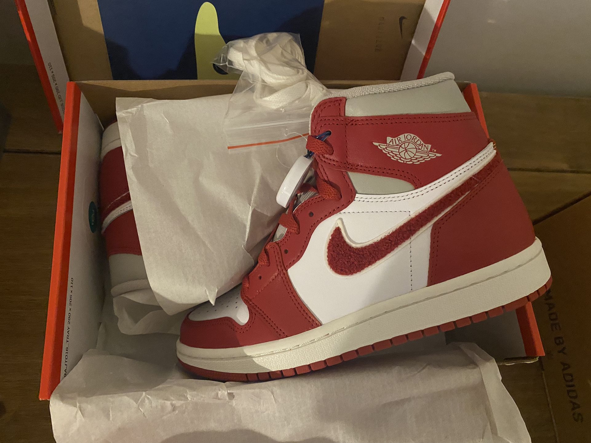 Air Jordan 1 High OG Newstalgia Varsity Red Size 7W Brand New