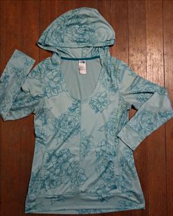 Womens Size Large North Face active long sleeve thin pockets