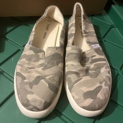 Toms Camo Slip on shoes size 9.5