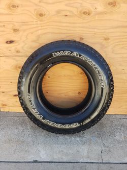 Truck Tire 255/70 R17