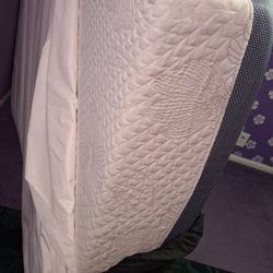 Full Size Mattress.( Like New) 