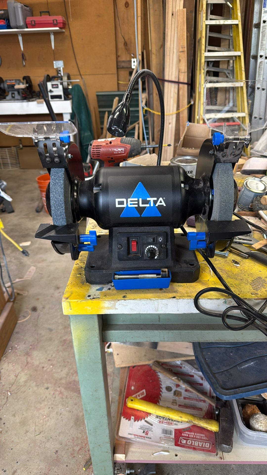 Delta 8” Variable Speed Grinder Like New