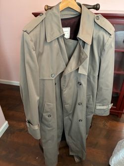 London FogClassic Double-Breasted Trench Coat