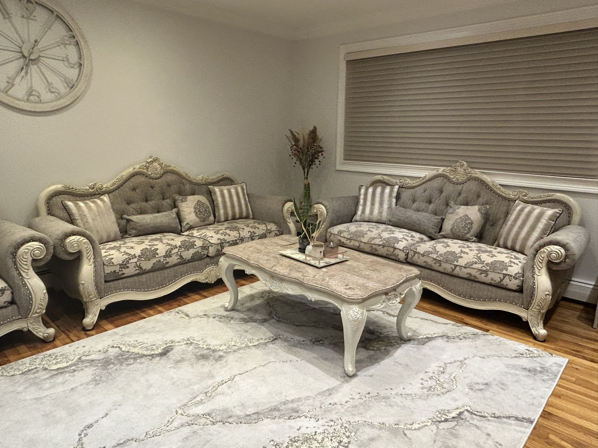 Beautiful Italian Roma Living Room Set