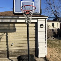 FREE  MOVEABLE PORTABLE BASKETBALL HOOP