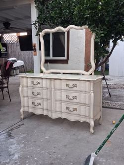 Dresser
