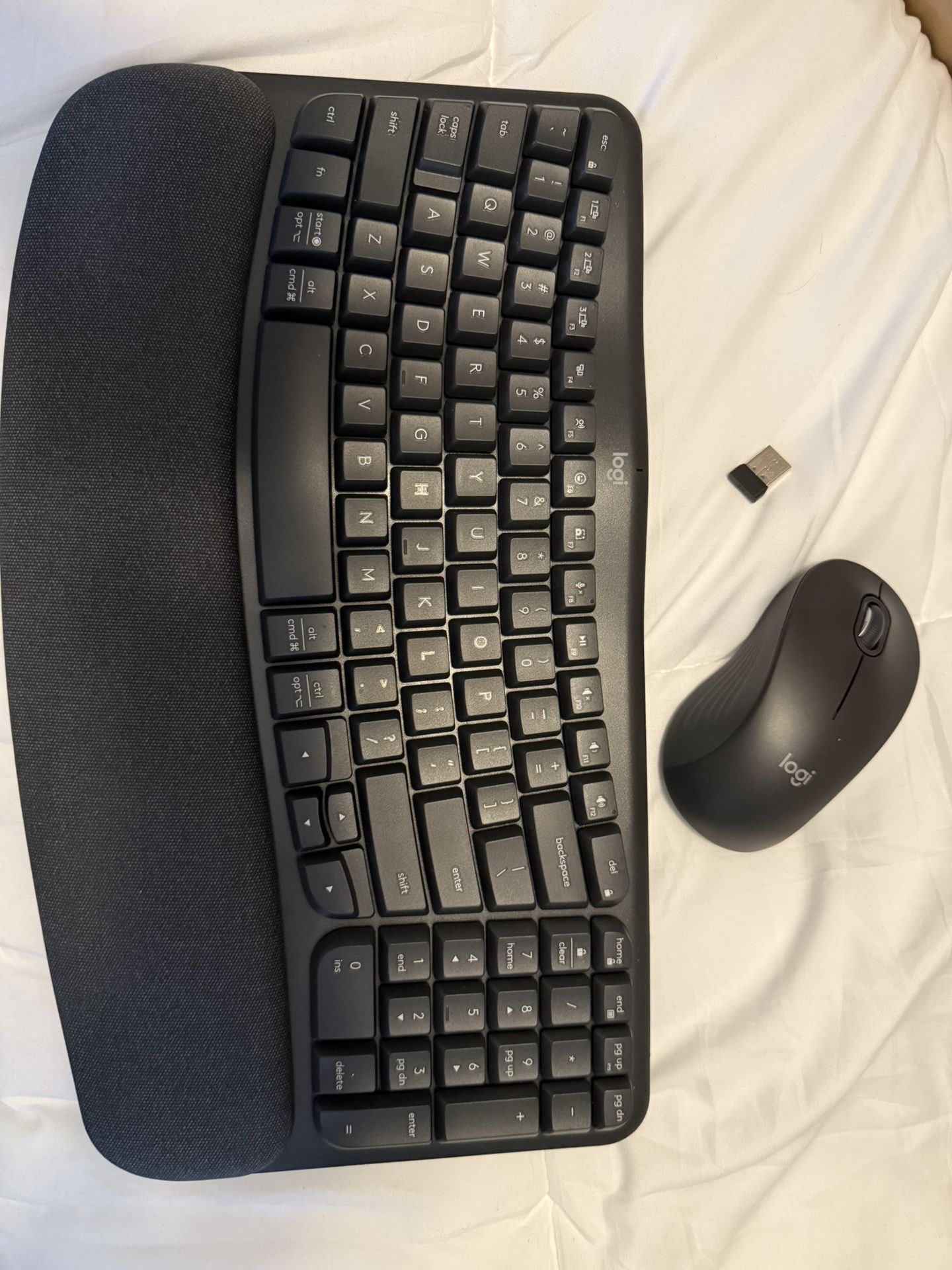 Logitech Wave Keys MK670 Combo