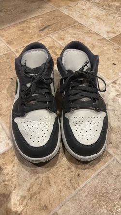 AJ 1 LOW - MENS  gray and white  size 10