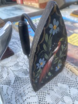 Painted Parrot Sad Iron