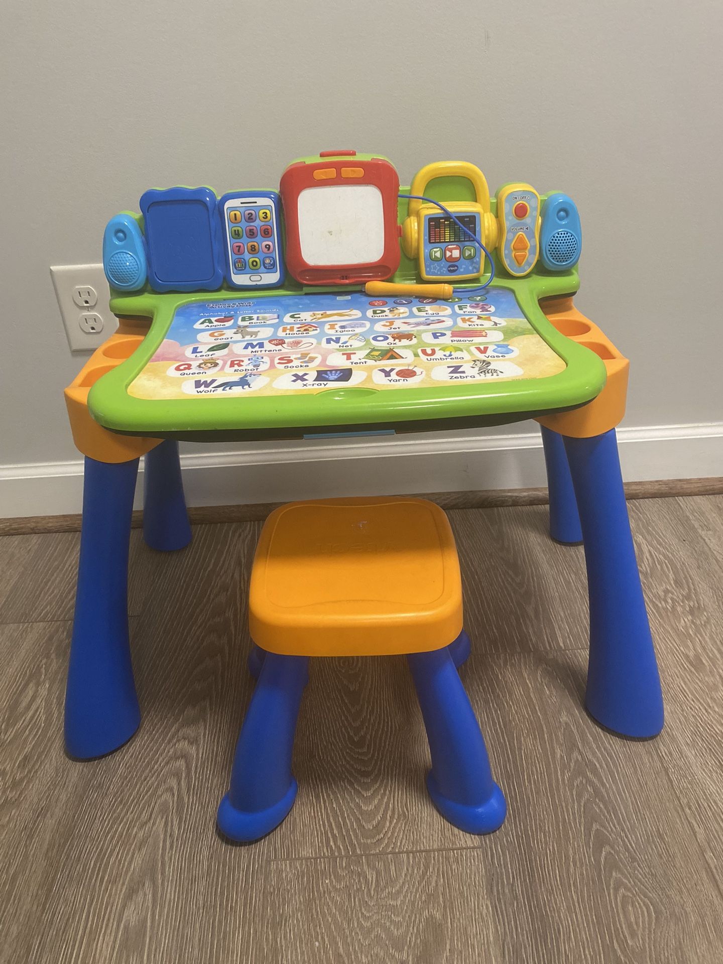 V Tech Desk For Toddler