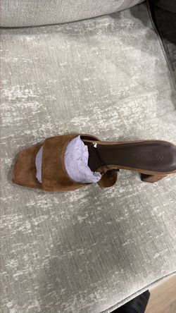 Sandels size 8.5
