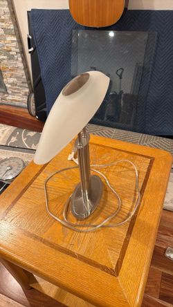 Touch sensitive table lamp