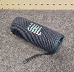JBL Flip 6 Portable Speaker (Mint Condition)