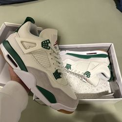 Air Jordan 4 Pine Green 