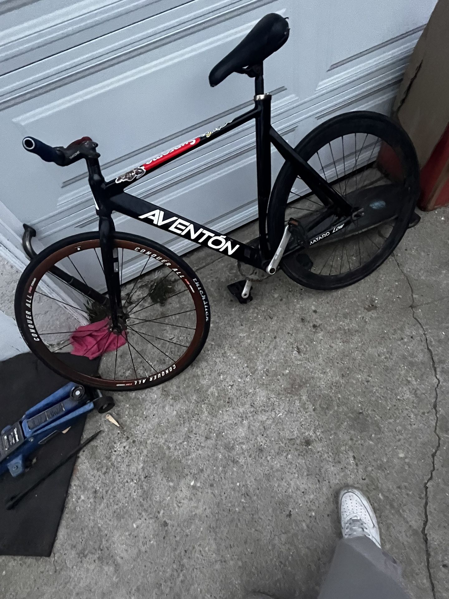 AVENTON CONQUER TIRES/ 55inch Thorne Bars