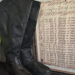Ladies. Boots. Fashionable