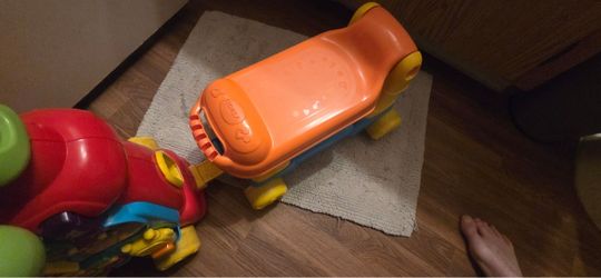 V Tech sit to stand ultimate alphabet train