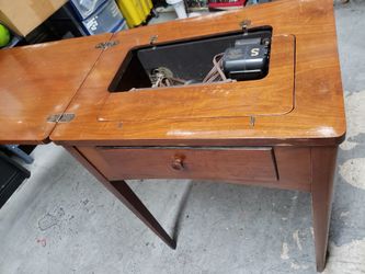 Antique. ( Singer máquina de coser en madera )