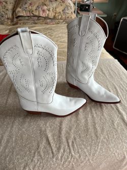 New white cowgirl boots