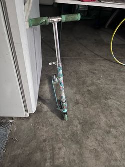 Small kids scooter