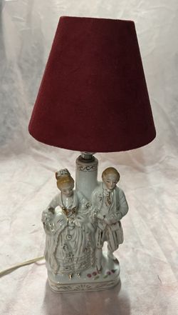 Vintage Porcelain Victorian/Colonial Couple Lamp Set 