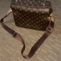 LV Navigilo Bag