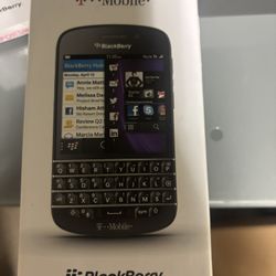 Brand New Sealed BlackBerry Q10 (SQN100-5) – T-Mobile – Collector’s Item – 2013. $250 OBO
