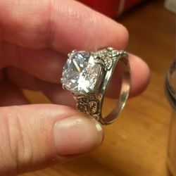 925 Silver Ring W/ Cubic Zirconia 