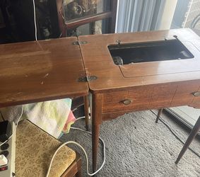 Vintage Singer Sewing Machine With Table And Bench